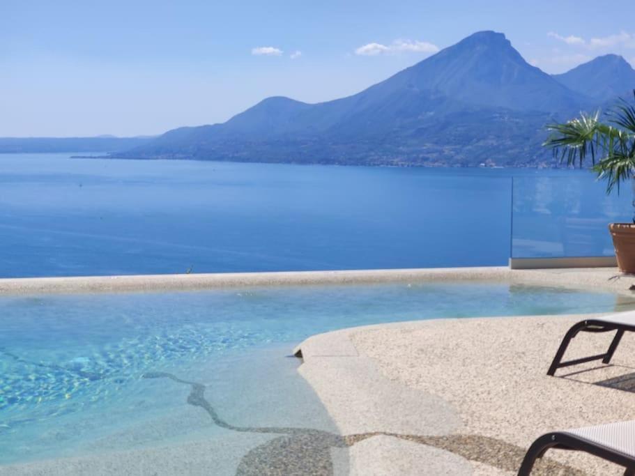 Villa Divina-Apt Armonia-Con Piscina E Vista Lago Castelletto Di Brenzone Exterior foto
