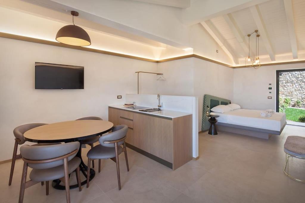 Villa Divina-Apt Armonia-Con Piscina E Vista Lago Castelletto Di Brenzone Exterior foto