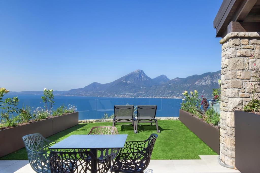 Villa Divina-Apt Armonia-Con Piscina E Vista Lago Castelletto Di Brenzone Exterior foto